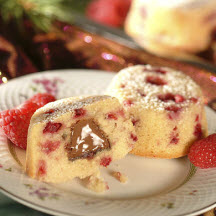 Mini Raspberry Snow Cakes